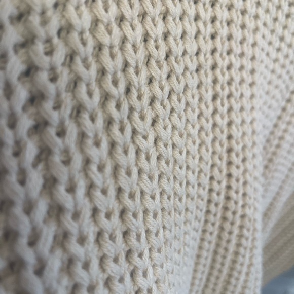 CHUNKY KNIT 2 tone sweater . Black and tan! VERY VERSATILE!! Great quality! M/L - Picture 8 of 8